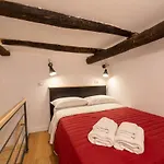 Design Studio Flat Next Sorbillo On Tribunali St By Houseinnaples